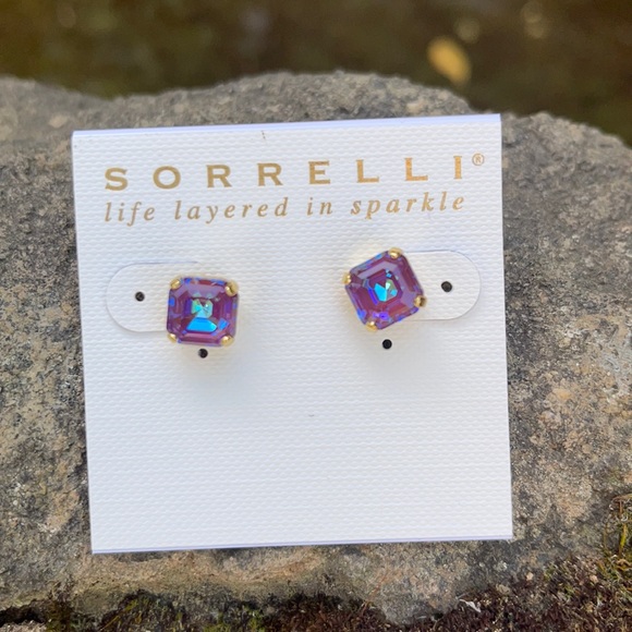 Sorrelli Begonia Swarovski Goldtone Earrings NWT - Picture 3 of 8